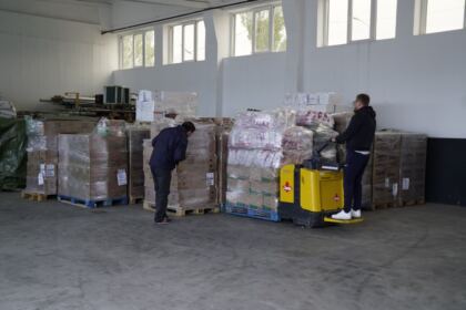 Noi transporturi cu ajutoare umanitare pentru sinistraţii din judeţul Galaţi – fotografia 21