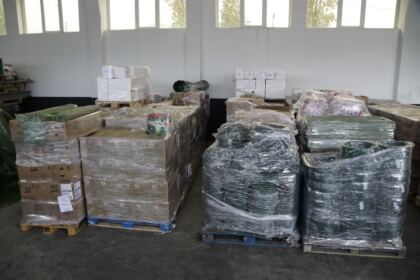 Noi transporturi cu ajutoare umanitare pentru sinistraţii din judeţul Galaţi – fotografia 29
