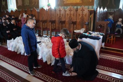 Implementarea programul social-filantropic „Ne înnoim de Sfintele Paşti” pentru copiii din familiile sinistrate – fotografia 6