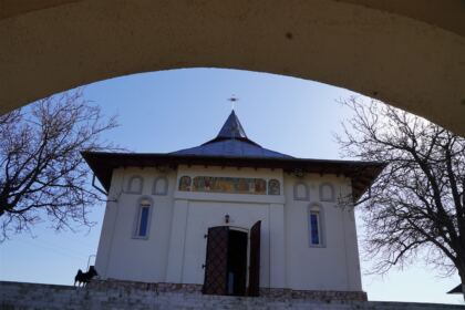 Implementarea programul social-filantropic „Ne înnoim de Sfintele Paşti” pentru copiii din familiile sinistrate – fotografia 22