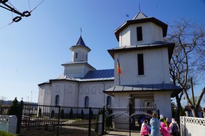 Implementarea programul social-filantropic „Ne înnoim de Sfintele Paşti” pentru copiii din familiile sinistrate – fotografia 23