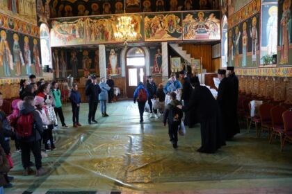 Implementarea programul social-filantropic „Ne înnoim de Sfintele Paşti” pentru copiii din familiile sinistrate – fotografia 27