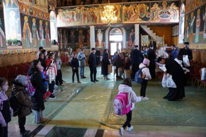 Implementarea programul social-filantropic „Ne înnoim de Sfintele Paşti” pentru copiii din familiile sinistrate – fotografia 28