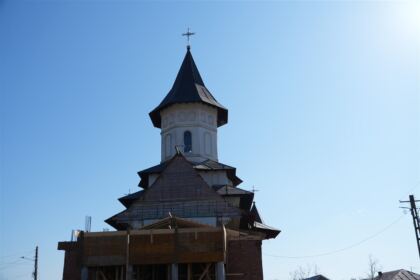 Programul eparhial de Sfintele Paşti cu daruri pentru copiii a continuat în judeţul Galaţi – fotografia 1