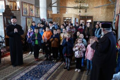 Programul eparhial de Sfintele Paşti cu daruri pentru copiii a continuat în judeţul Galaţi – fotografia 11