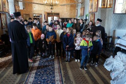 Programul eparhial de Sfintele Paşti cu daruri pentru copiii a continuat în judeţul Galaţi – fotografia 14