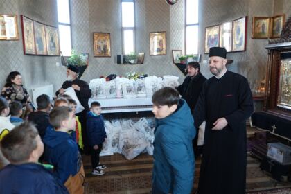 Programul eparhial de Sfintele Paşti cu daruri pentru copiii a continuat în judeţul Galaţi – fotografia 19