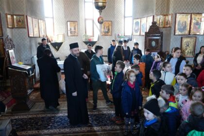 Programul eparhial de Sfintele Paşti cu daruri pentru copiii a continuat în judeţul Galaţi – fotografia 22