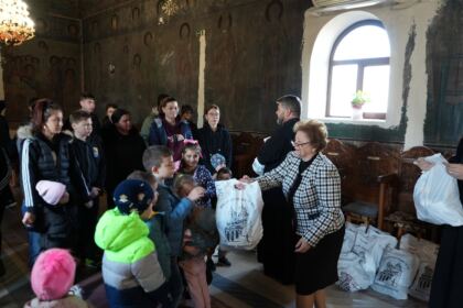 Programul eparhial de Sfintele Paşti cu daruri pentru copiii a continuat în judeţul Galaţi – fotografia 38