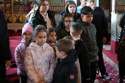 Programul eparhial de Sfintele Paşti cu daruri pentru copiii a continuat în judeţul Galaţi – fotografia 53