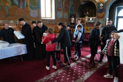 Programul eparhial de Sfintele Paşti cu daruri pentru copiii a continuat în judeţul Galaţi – fotografia 59