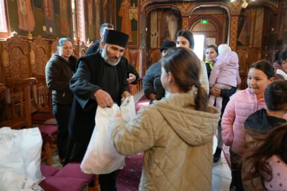 Programul eparhial de Sfintele Paşti cu daruri pentru copiii a continuat în judeţul Galaţi – fotografia 68