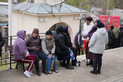 Daruri pascale pentru familiile sinistrate din judeţul Galaţi – fotografia 8