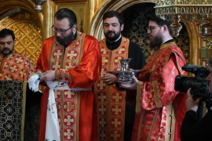 Rânduiala spălării picioarelor la Catedrala Arhiepiscopală din Galaţi – fotografia 30