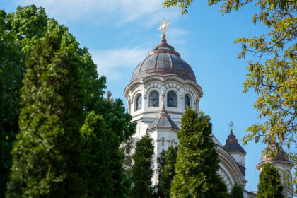 Etapa eparhială a Concursului National Catehetic „Mărturisirea jertfelnică a dreptei credinţe – moştenirea unui secol de Patriarhat pentru copii şi tineri“ – fotografia 1