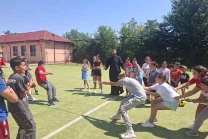 Rugăciune, bucurie şi voie bună în Parohia Spiru Haret – fotografia 12