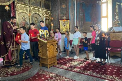 Rugăciune, bucurie şi voie bună în Parohia Spiru Haret – fotografia 14