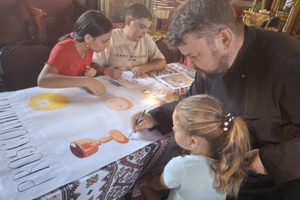 Rugăciune, bucurie şi jocuri ale copilăriei în Parohia Roşiori – fotografia 1