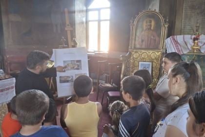 Rugăciune, bucurie şi jocuri ale copilăriei în Parohia Roşiori – fotografia 4