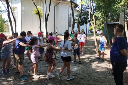 Activităţi de vară pentru copiii din Arhiepiscopia Dunării de Jos – fotografia 13