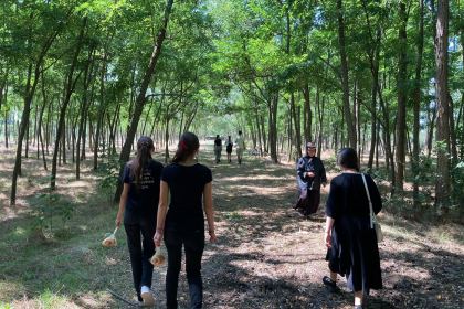 Copiii, casnici în grădina Maicii Domnului de la Mănăstirea Vladimirești – fotografia 3