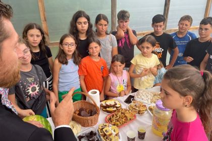 Zile de vacanţă, pline de prietenie și bucurie în Parohia Smulţi I – fotografia 1