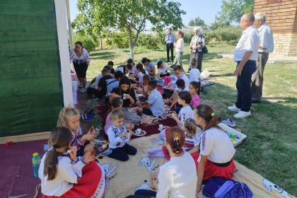 Zile de vacanţă, pline de prietenie și bucurie în Parohia Smulţi I – fotografia 6
