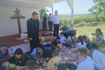 Zile de vacanţă, pline de prietenie și bucurie în Parohia Smulţi I – fotografia 7