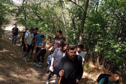 Drumeția tinerilor din Parohia „Adormirea Maicii Domnului” Tecuci, în Munții Dobrogei – fotografia 4