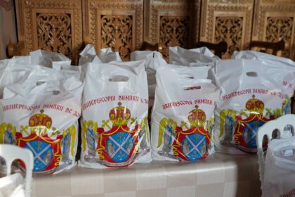 Daruri pentru familiile nevoiaşe şi bătrânii bolnavi – fotografia 4