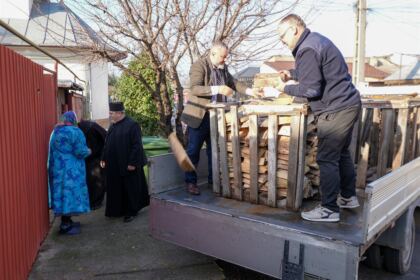 Daruri pentru familiile nevoiaşe şi bătrânii bolnavi – fotografia 14
