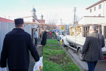 Daruri pentru familiile nevoiaşe şi bătrânii bolnavi – fotografia 16