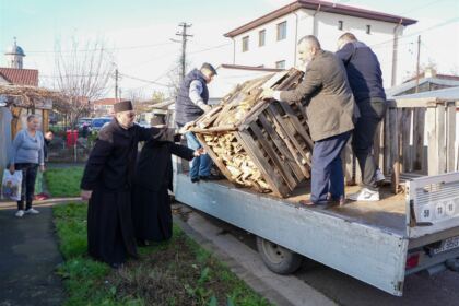 Daruri pentru familiile nevoiaşe şi bătrânii bolnavi – fotografia 17