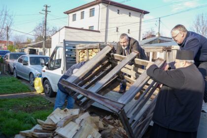 Daruri pentru familiile nevoiaşe şi bătrânii bolnavi – fotografia 18