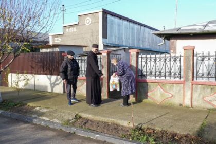 Daruri pentru familiile nevoiaşe şi bătrânii bolnavi – fotografia 21