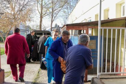 Daruri pentru familiile nevoiaşe şi bătrânii bolnavi – fotografia 29