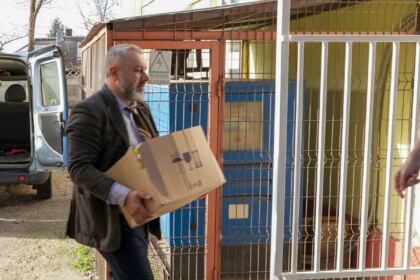 Daruri pentru familiile nevoiaşe şi bătrânii bolnavi – fotografia 30