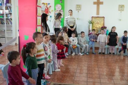 Daruri pentru copiii de la Grădiniţa parohială „Familia“ – fotografia 4