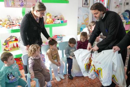 Daruri pentru copiii de la Grădiniţa parohială „Familia“ – fotografia 14