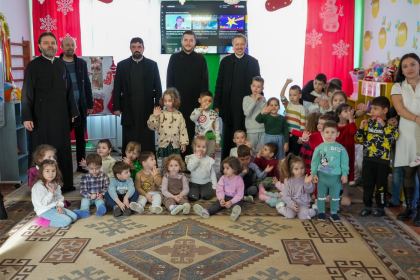 Daruri pentru copiii de la Grădiniţa parohială „Familia“ – fotografia 22