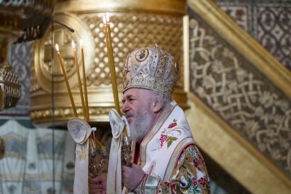 Slujire arhierească şi Concert de colinde la Catedrala arhiepiscopală din Galaţi – fotografia 6