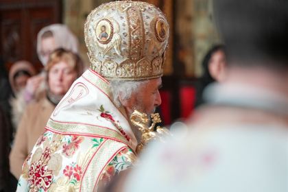 Slujire arhierească şi Concert de colinde la Catedrala arhiepiscopală din Galaţi – fotografia 7