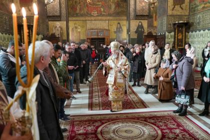 Slujire arhierească şi Concert de colinde la Catedrala arhiepiscopală din Galaţi – fotografia 9