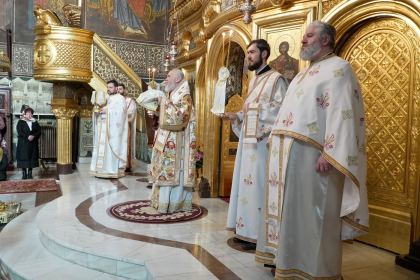 Slujire arhierească şi Concert de colinde la Catedrala arhiepiscopală din Galaţi – fotografia 11