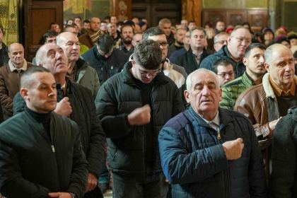 Slujire arhierească şi Concert de colinde la Catedrala arhiepiscopală din Galaţi – fotografia 19