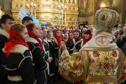 Slujire arhierească şi Concert de colinde la Catedrala arhiepiscopală din Galaţi – fotografia 27