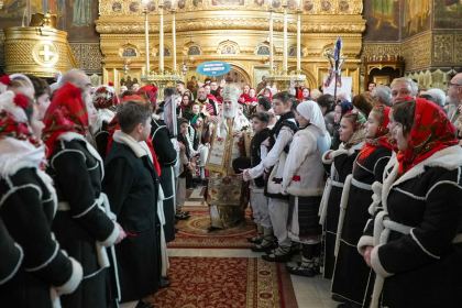 Slujire arhierească şi Concert de colinde la Catedrala arhiepiscopală din Galaţi – fotografia 28