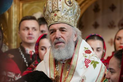 Slujire arhierească şi Concert de colinde la Catedrala arhiepiscopală din Galaţi – fotografia 32