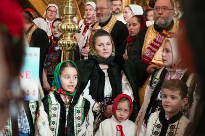 Slujire arhierească şi Concert de colinde la Catedrala arhiepiscopală din Galaţi – fotografia 33