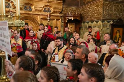 Slujire arhierească şi Concert de colinde la Catedrala arhiepiscopală din Galaţi – fotografia 34